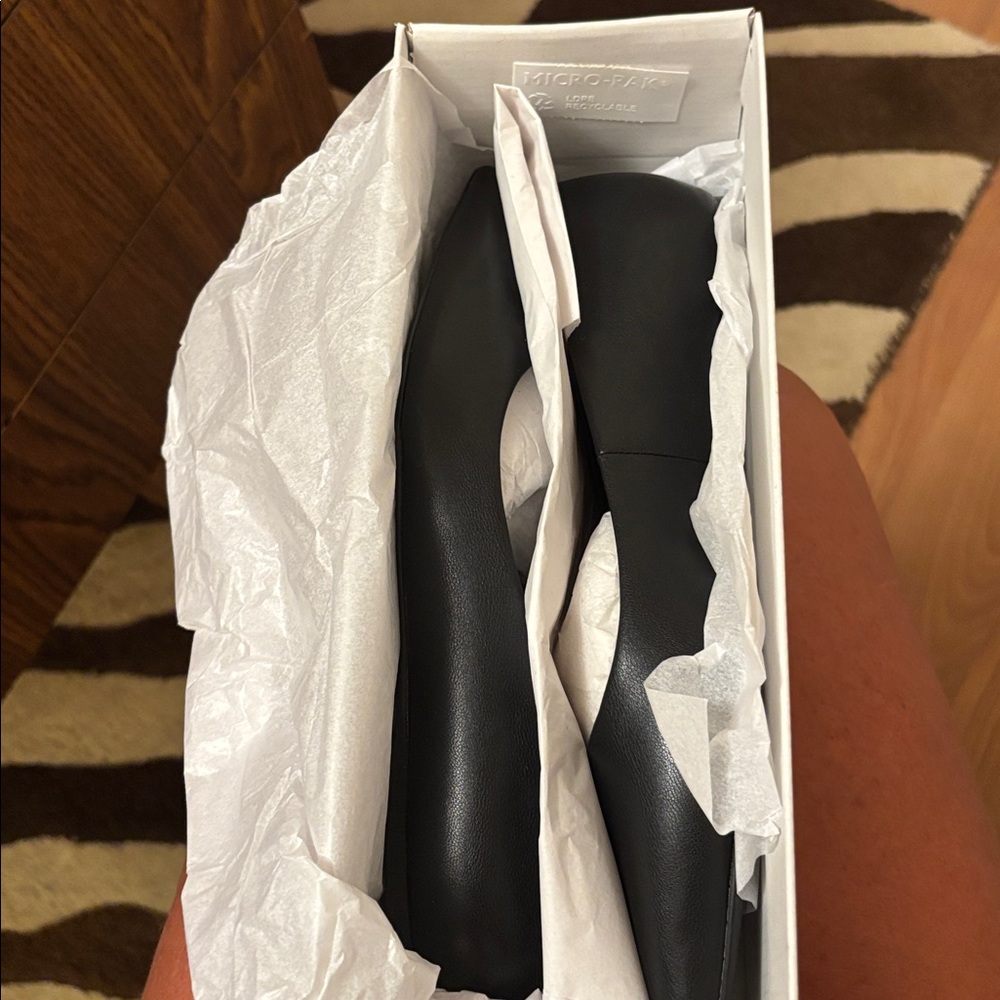 Abound Women's Sleek Black Pointed Flats Size 6M - Picture 6 of 7